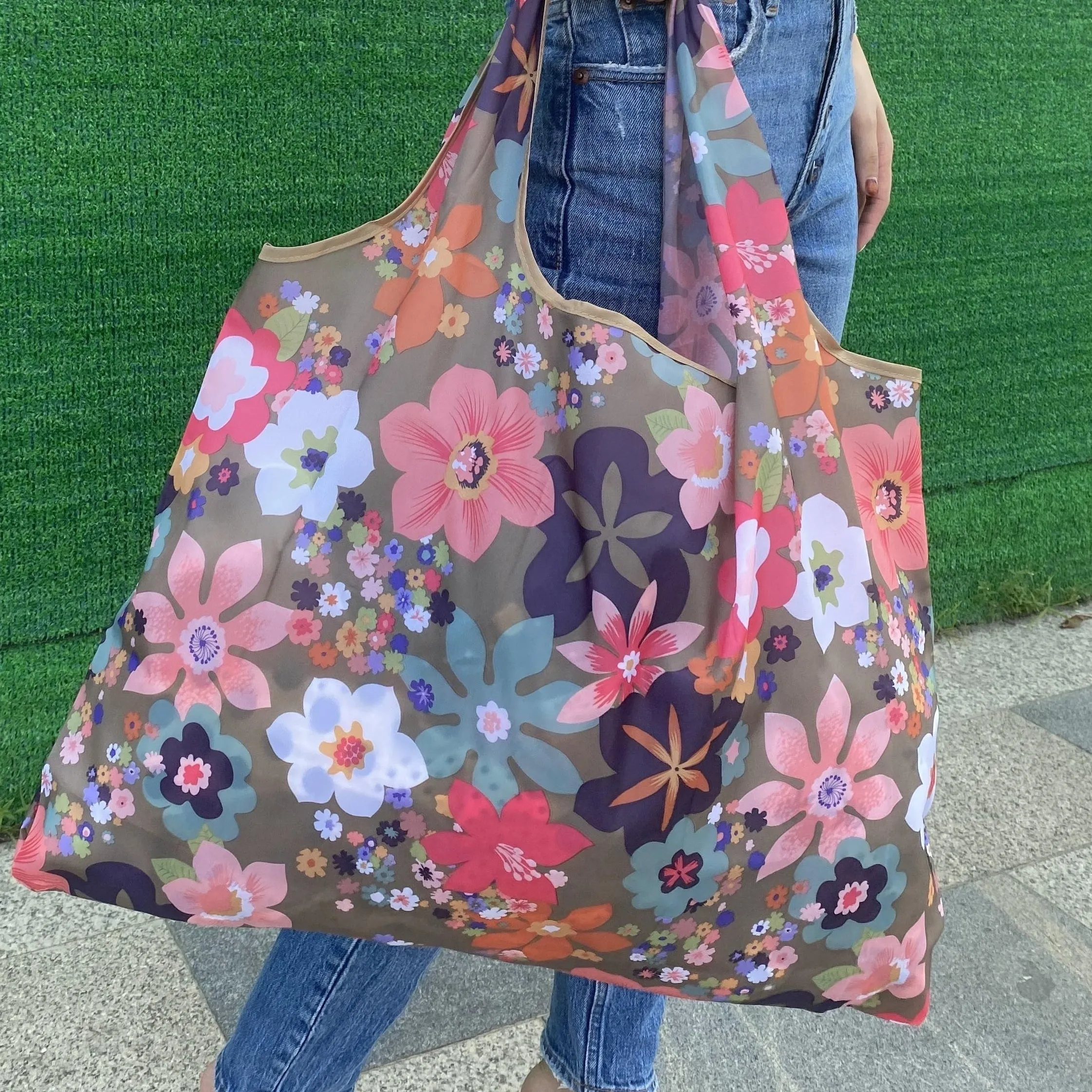 Stylish Floral Shopper Bag Lightweight Foldable and Spacious